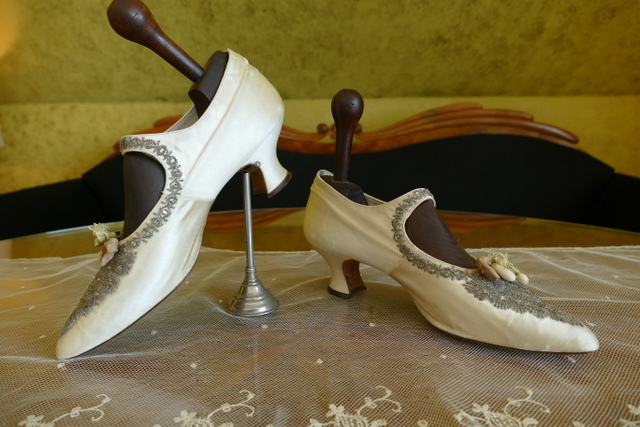24 antique wedding boots 1906