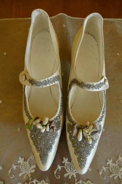 25 antique wedding boots 1906