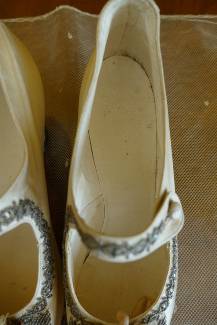 26 antique wedding boots 1906