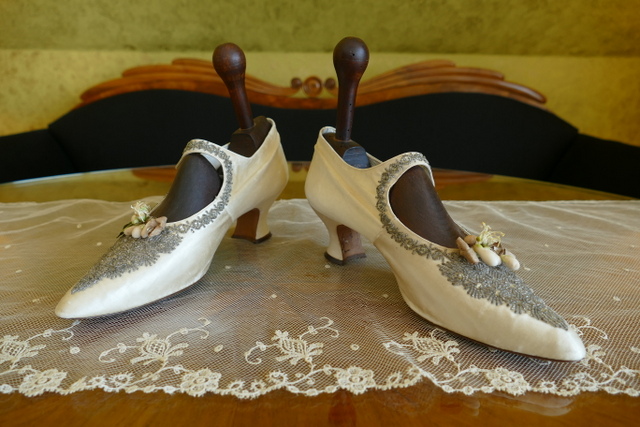 5 antique wedding boots 1906