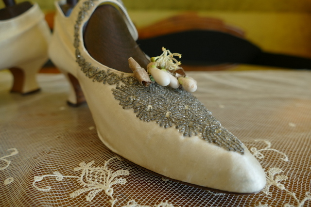 6 antique wedding boots 1906