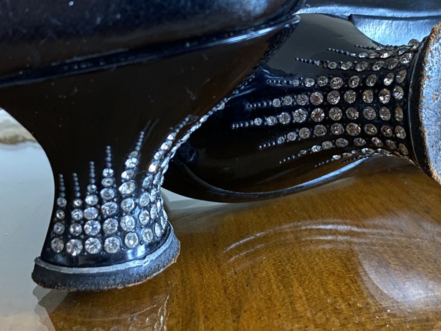 12 antique strass heel shoes 1909