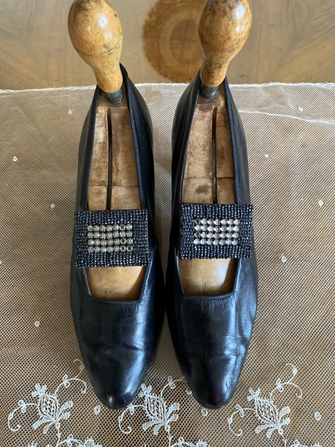 2 antique strass heel shoes 1909