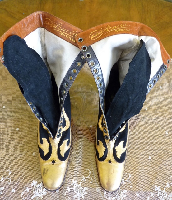 104 antique boots 1910
