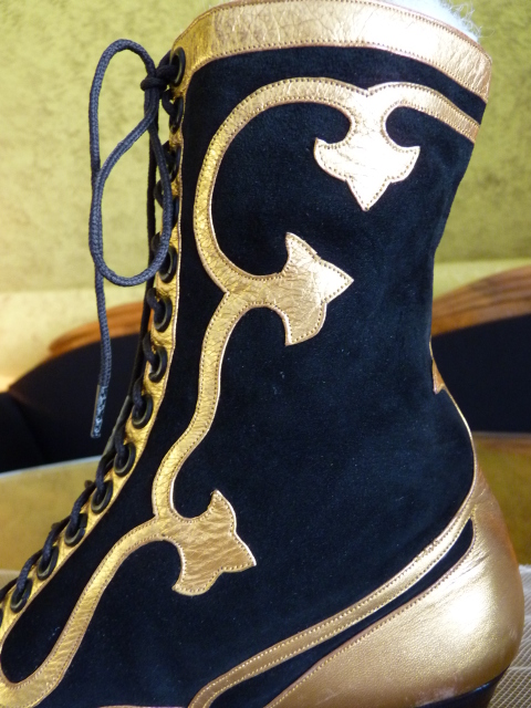 24 antique boots 1910