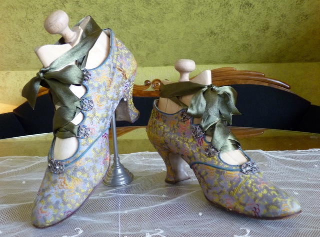 25 antike Schuhe Andreas Neider 1912