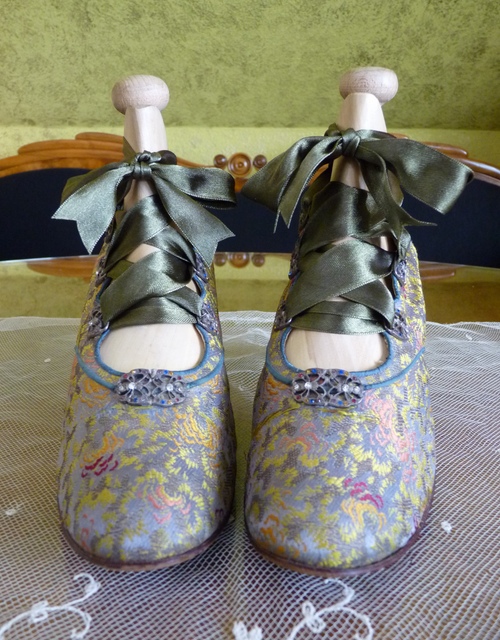 2 antike Schuhe Andreas Neider 1912