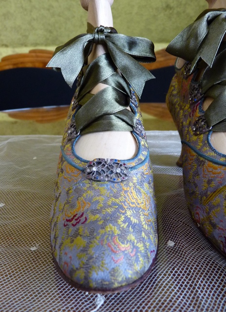 4 antike Schuhe Andreas Neider 1912