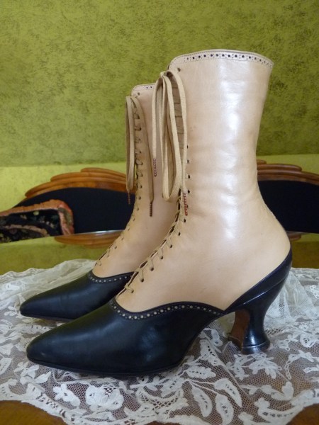 3 antique-two-ton-lace-up-boots