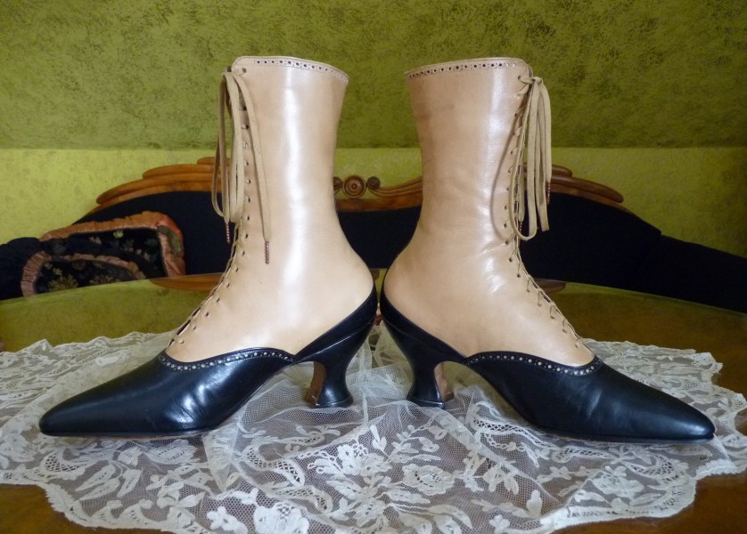5 antique-two-ton-lace-up-boots