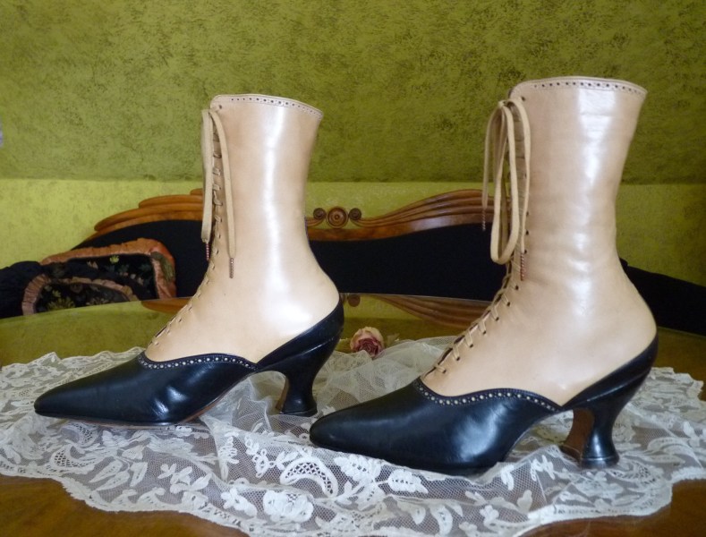 antique-two-ton-lace-up-boots
