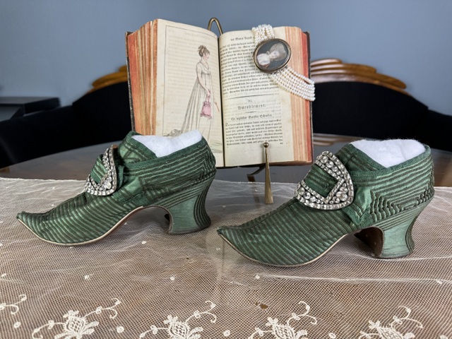 15 antique baroque shoes 1720
