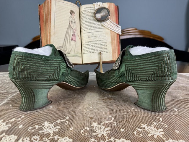 18 antique baroque shoes 1720