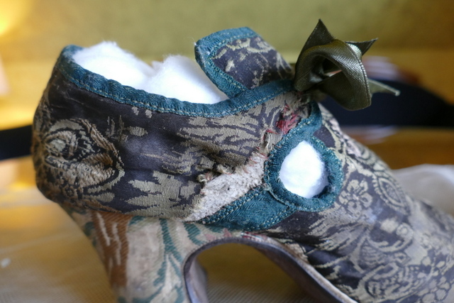 10 antique rococo shoes 1725