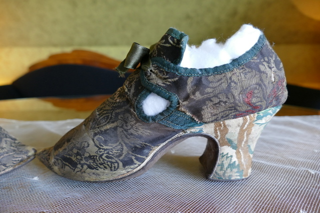 11a antique rococo shoes 1725