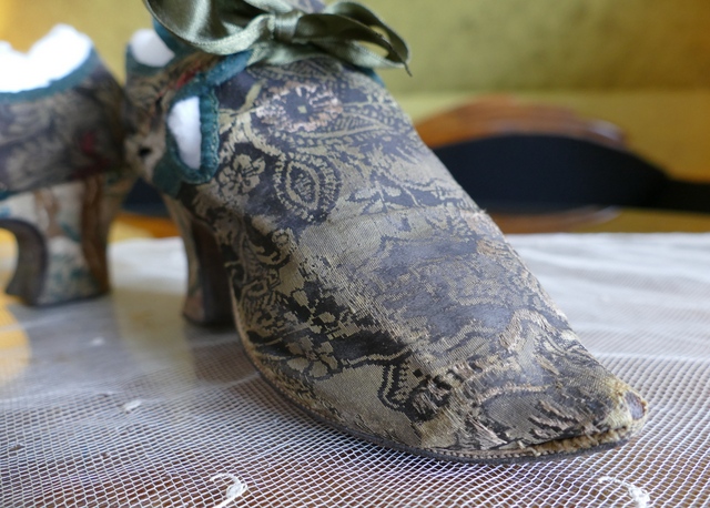 15 antique rococo shoes 1725