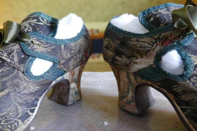 17 antique rococo shoes 1725