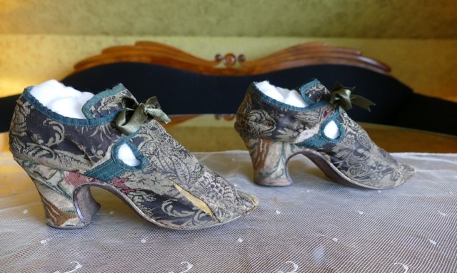 21 antique rococo shoes 1725