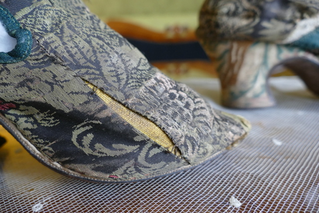 23 antique rococo shoes 1725