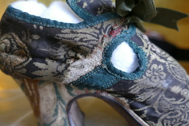 24 antique rococo shoes 1725