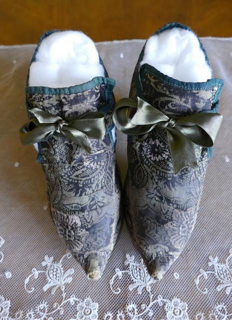 2 antique rococo shoes 1725