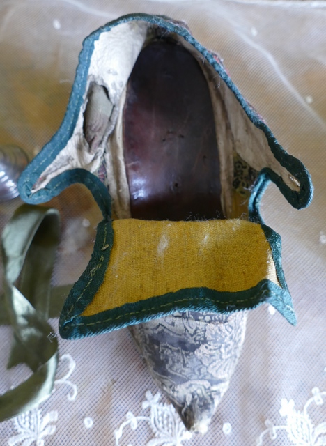 35 antique rococo shoes 1725