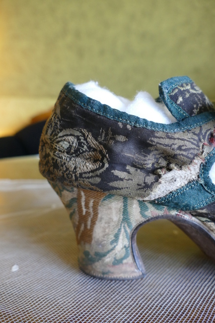 6 antique rococo shoes 1725
