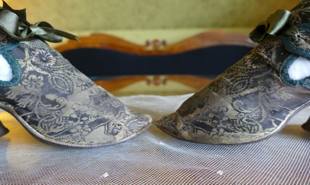 8 antique rococo shoes 1725