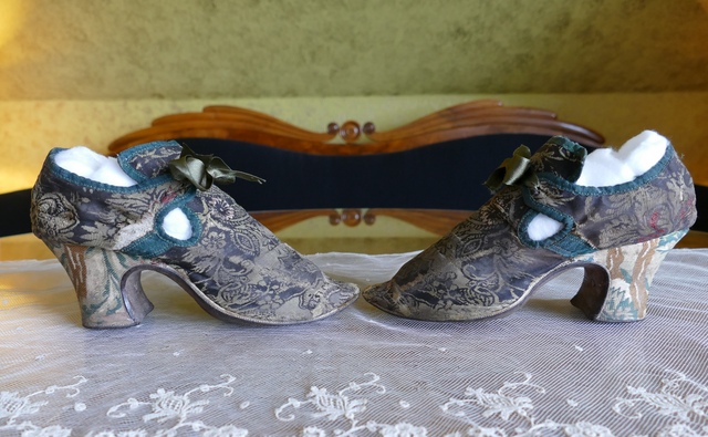 9 antique rococo shoes 1725