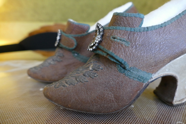 12 antique rococo shoes 1730