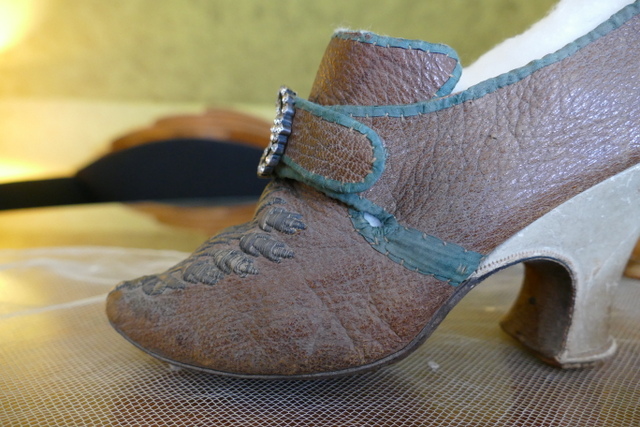 15 antique rococo shoes 1730