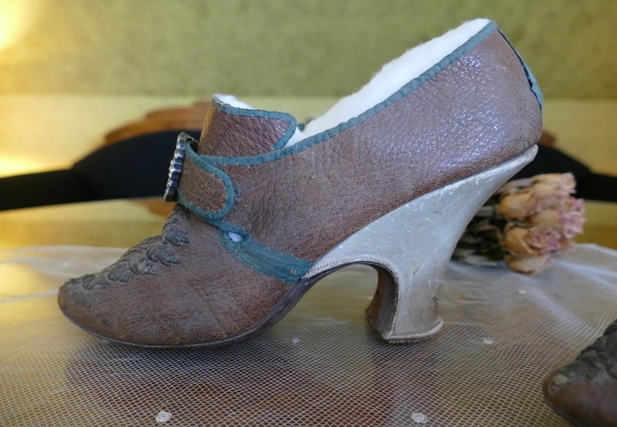 1 antique rococo shoes 1730