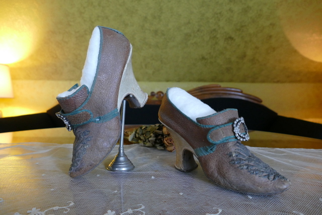 26 antique rococo shoes 1730