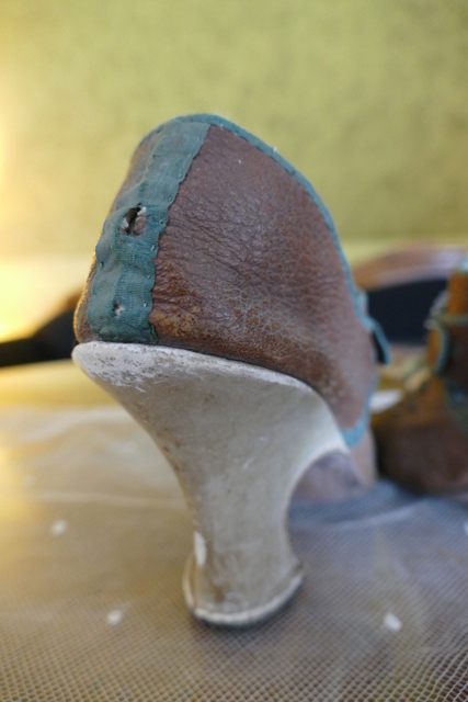30 antique rococo shoes 1730