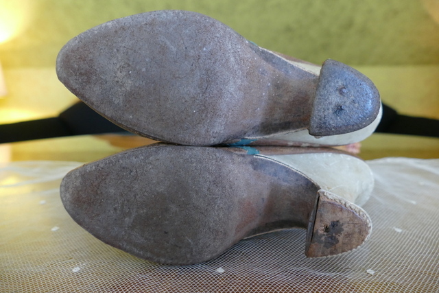 32 antique rococo shoes 1730