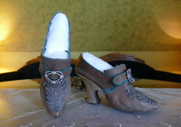 antique rococo shoes 1730
