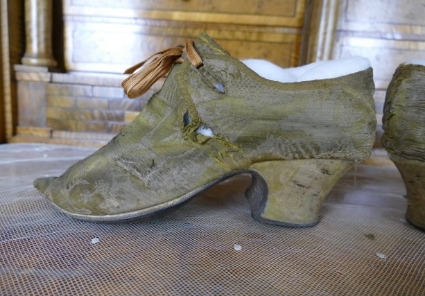 12 antique baroque shoes 1730