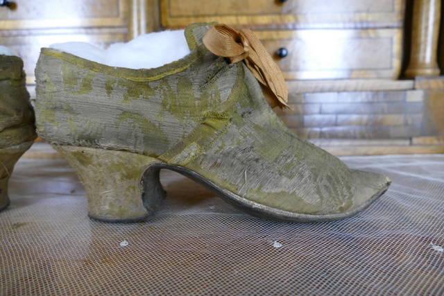 13 antique baroque shoes 1730