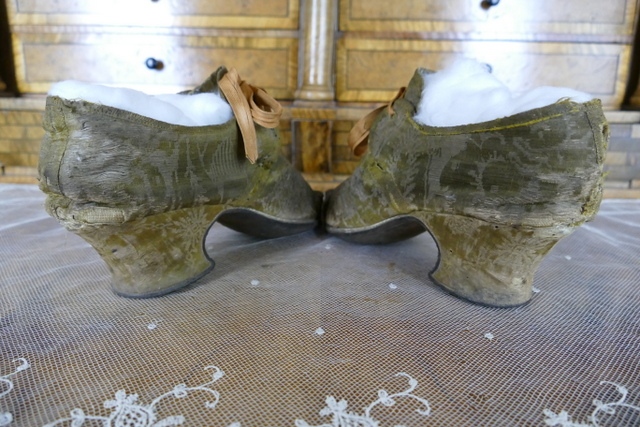 18 antique baroque shoes 1730
