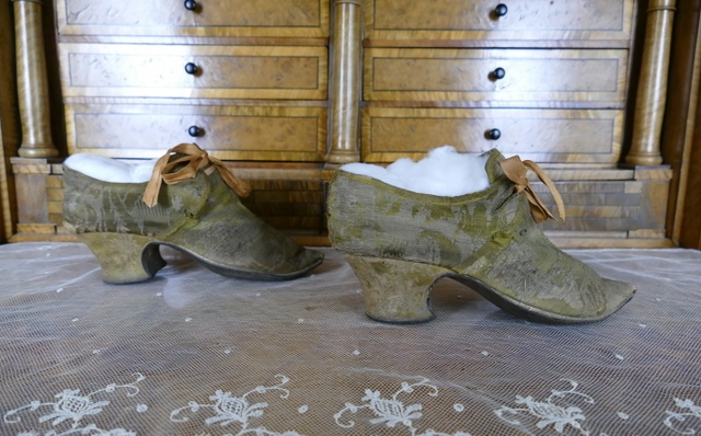 19 antique baroque shoes 1730