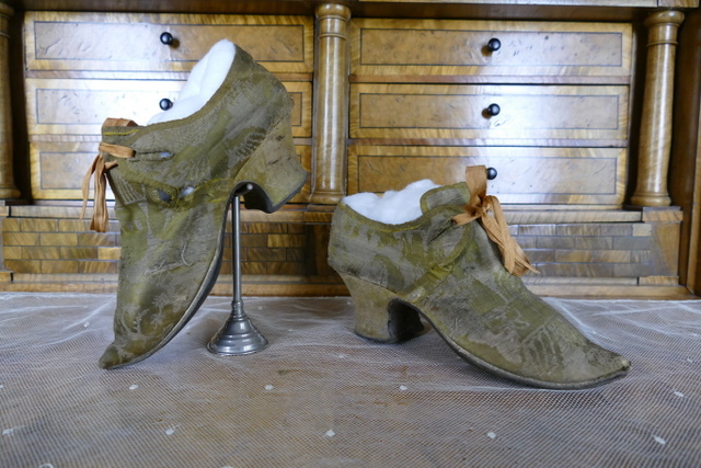 23 antique baroque shoes 1730