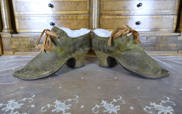 2 antique baroque shoes 1730