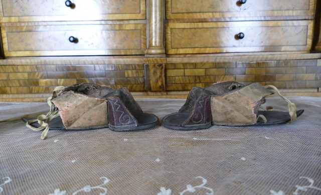 45 antique baroque shoes 1730