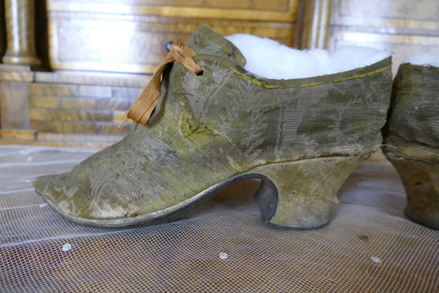 9 antique baroque shoes 1730