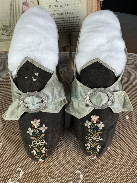 1 antique rococo shoes 1760