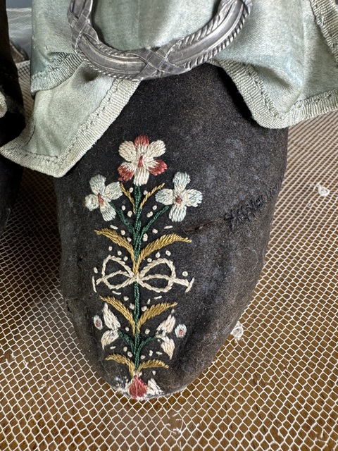 7 antique rococo shoes 1760