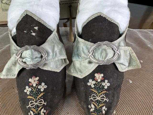 8 antique rococo shoes 1760