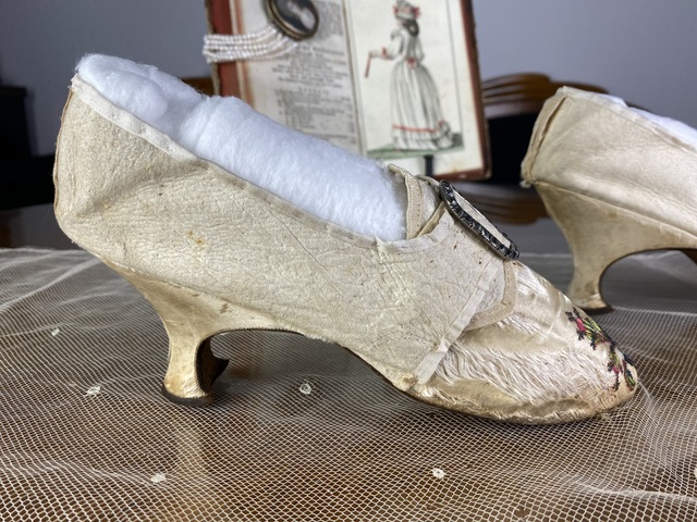 13 antique shoes rococo 1775