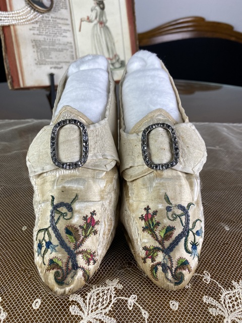 3 antique shoes rococo 1775