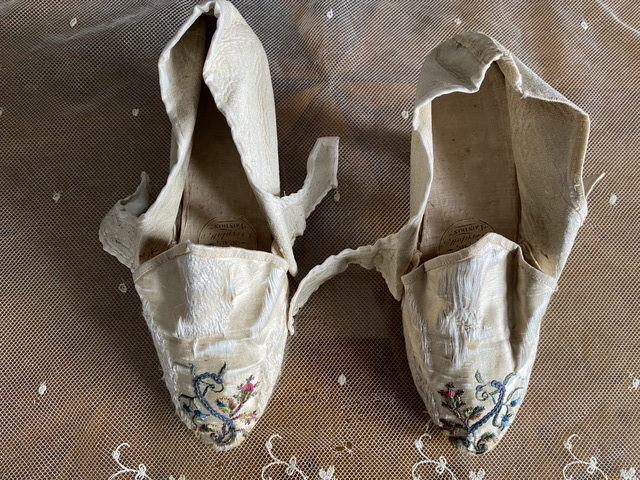 30 antique shoes rococo 1775